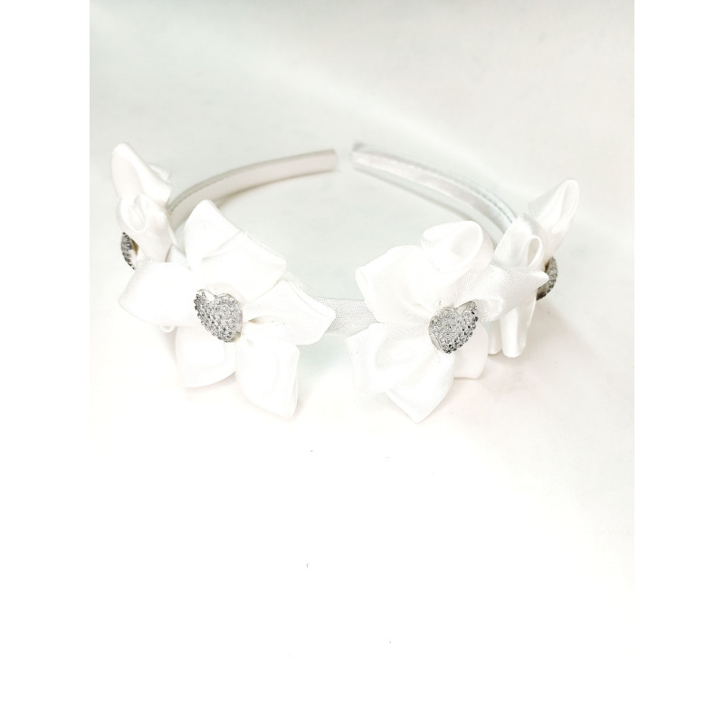 Čelenka bíla se srdíčky