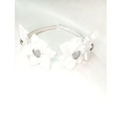 Čelenka bíla se srdíčky