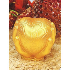 Mýdlové srdce v dlaních zlaté