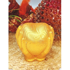 Mýdlové srdce v dlaních zlaté