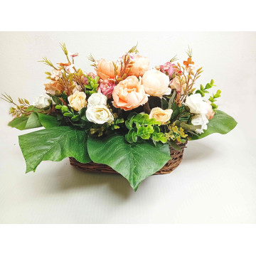 Květiny v košíku